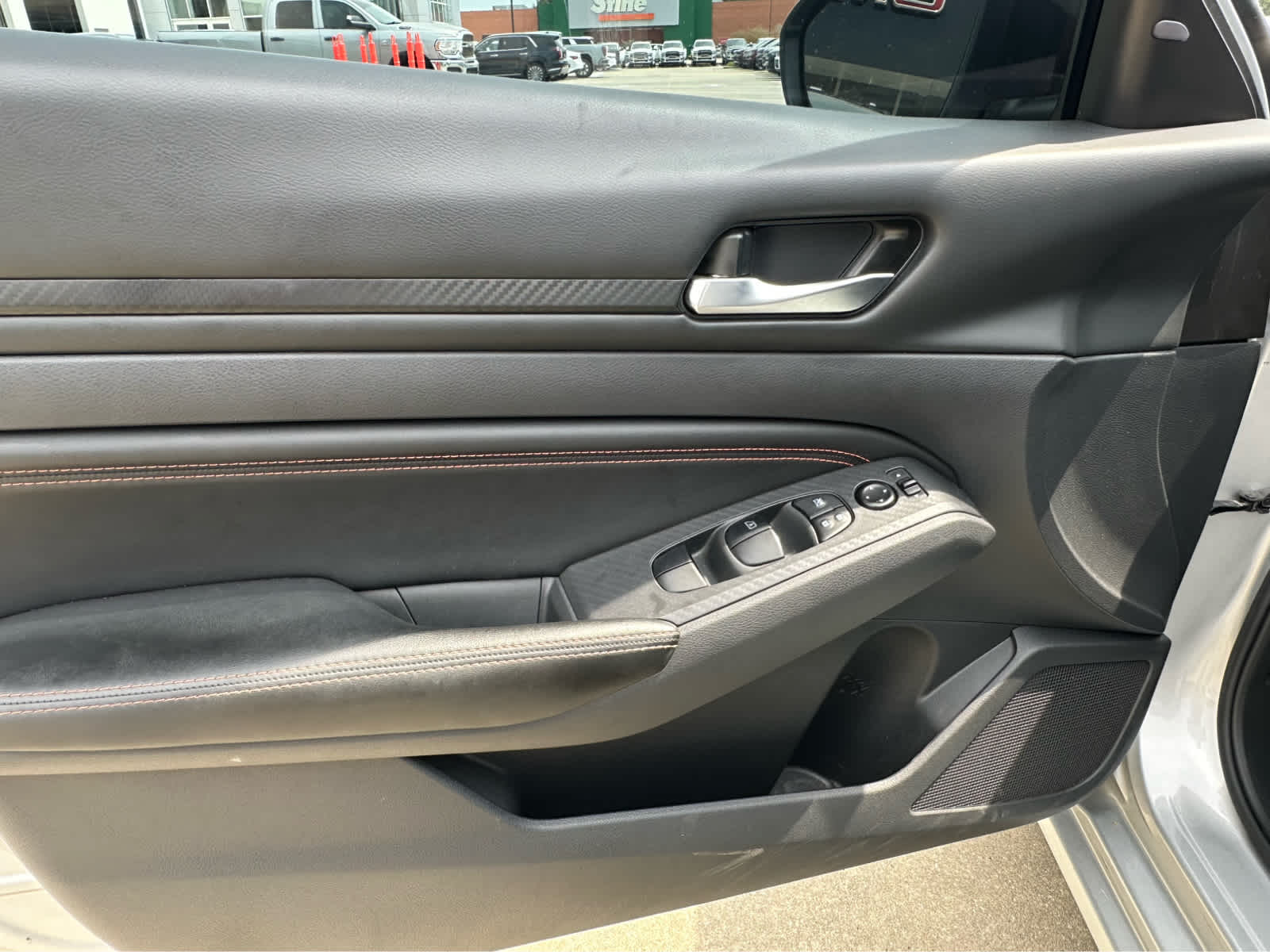2022 Nissan Altima 2.5 SR photo 7
