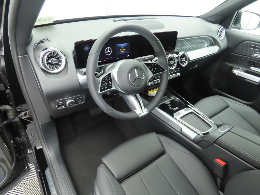2025 Mercedes Benz GLB 250 photo 10