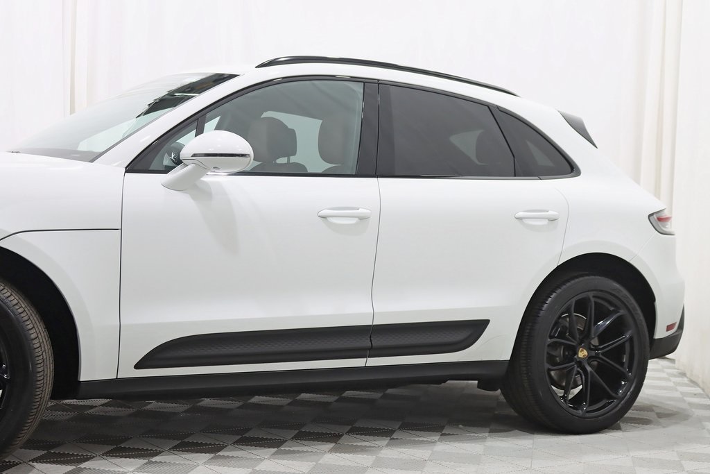 2022 Porsche Macan Base photo 3