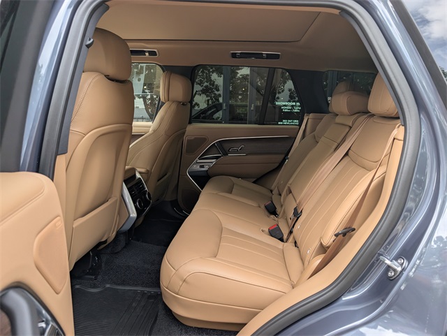 2025 Land Rover Range Rover SE photo 6