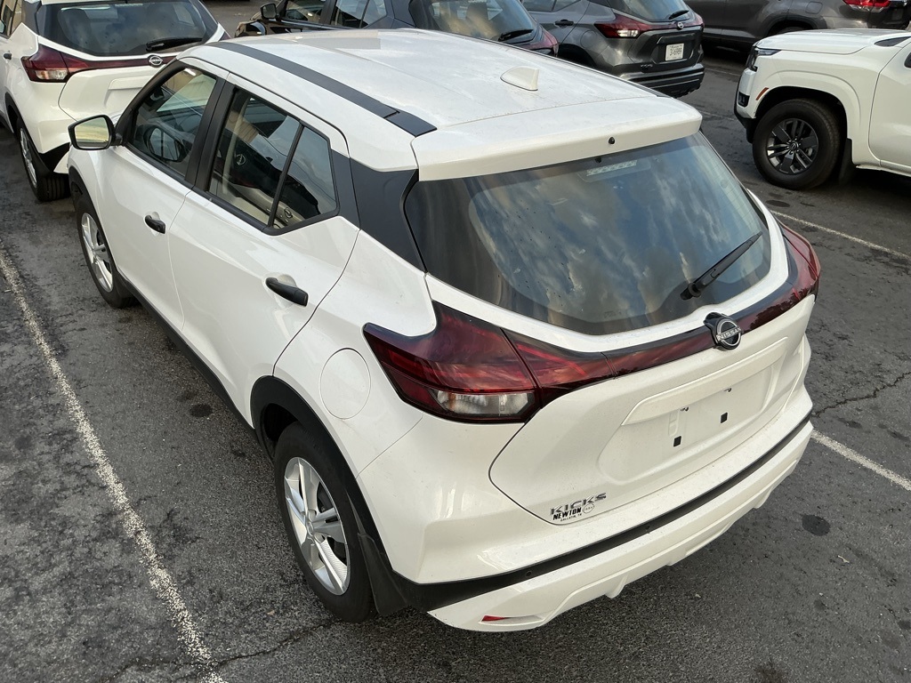 2024 Nissan Kicks S photo 3