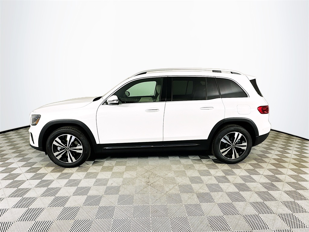 2026 Mercedes Benz GLB 250 4MATIC photo 4