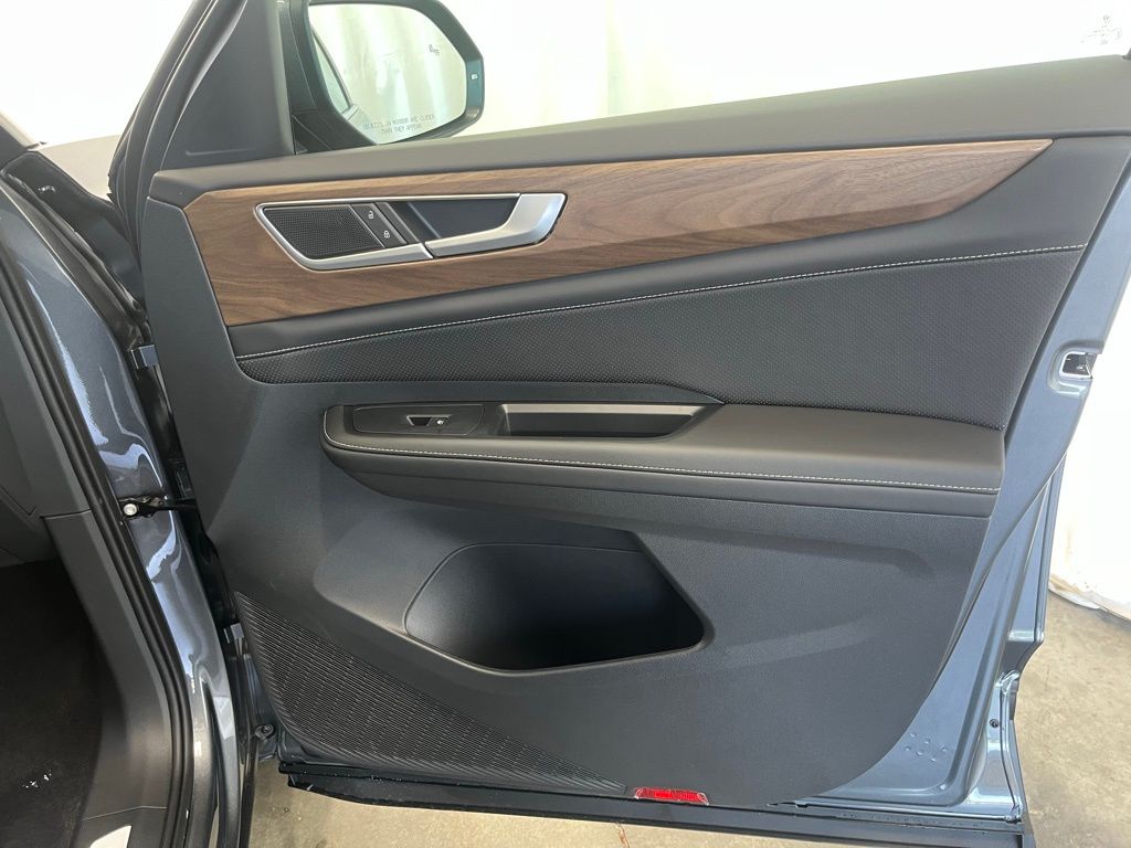 2025 Volkswagen Atlas SE Technology photo 11