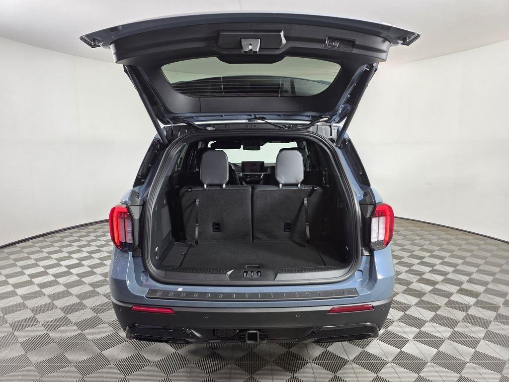 2025 Ford Explorer ST-Line photo 5