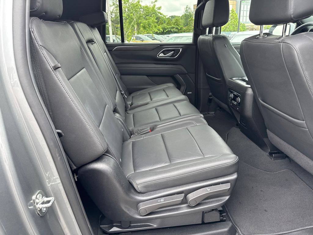 2024 Chevrolet Suburban LT photo 15