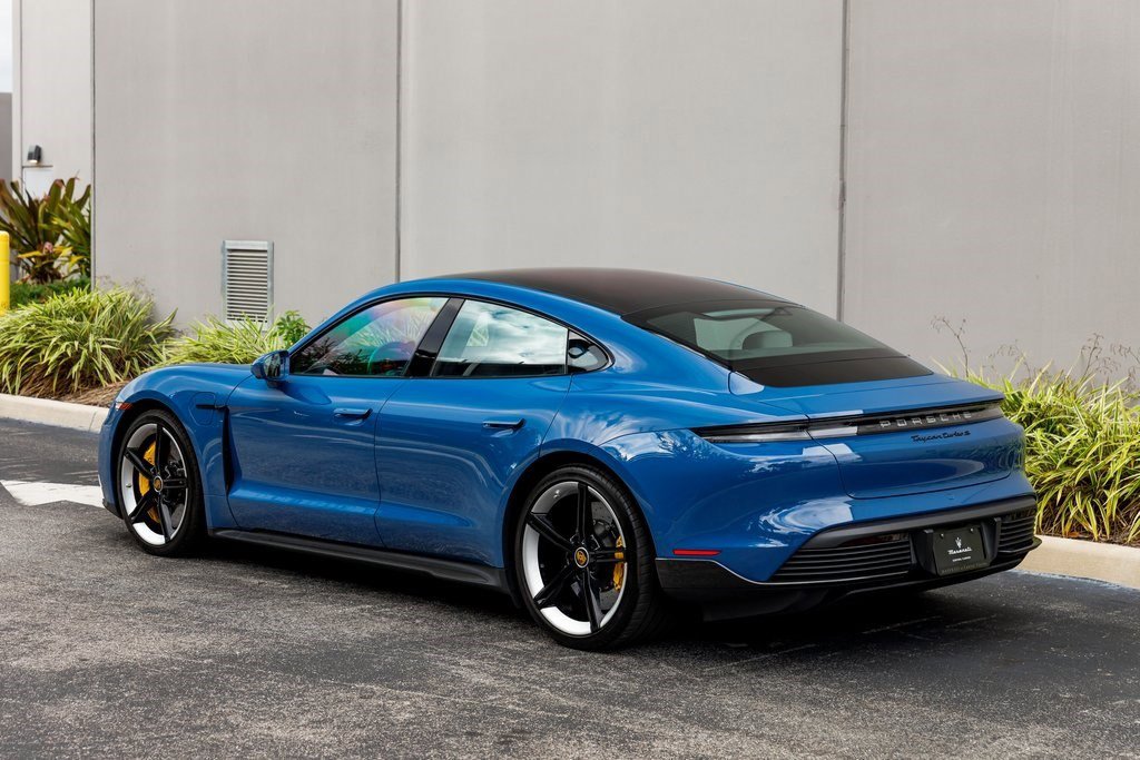 2022 Porsche Taycan Turbo S photo 3