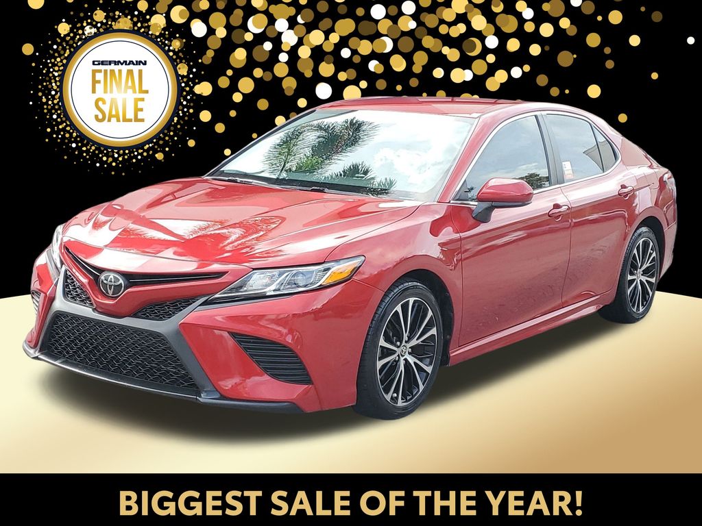 2020 Toyota Camry SE's photo