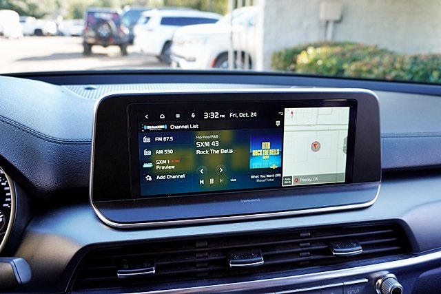 Used 2022 Green Kia S image 16