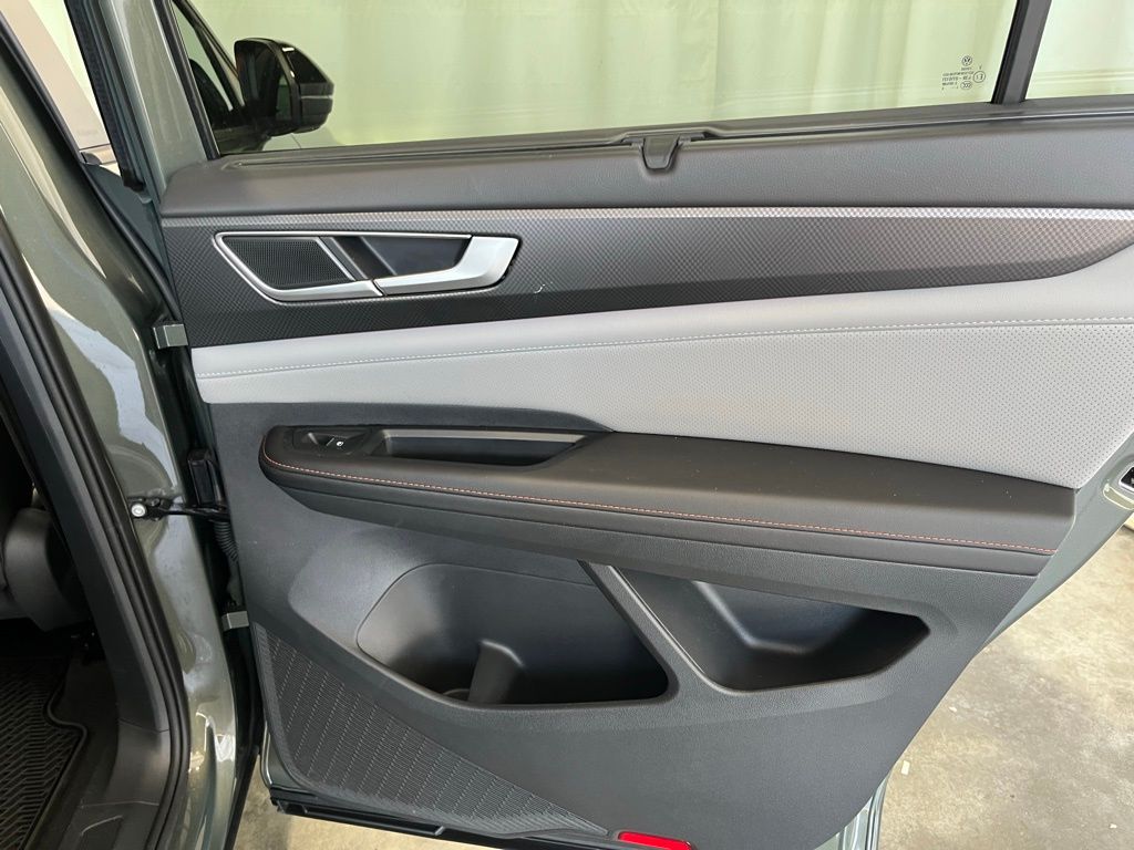 2025 Volkswagen Atlas Peak Edition SE photo 22