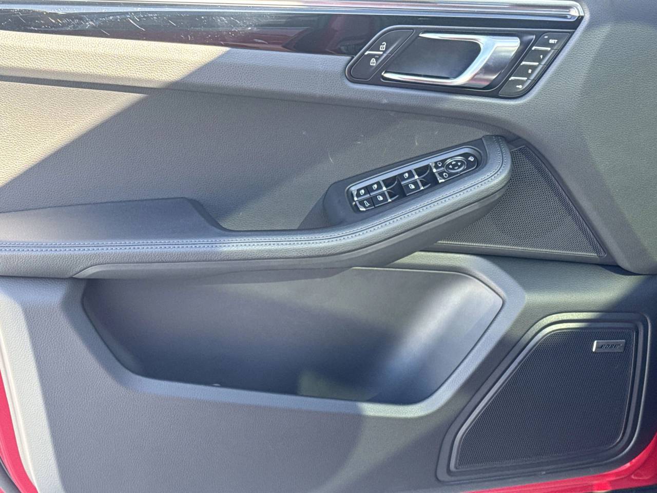 2025 Porsche Macan Base photo 20