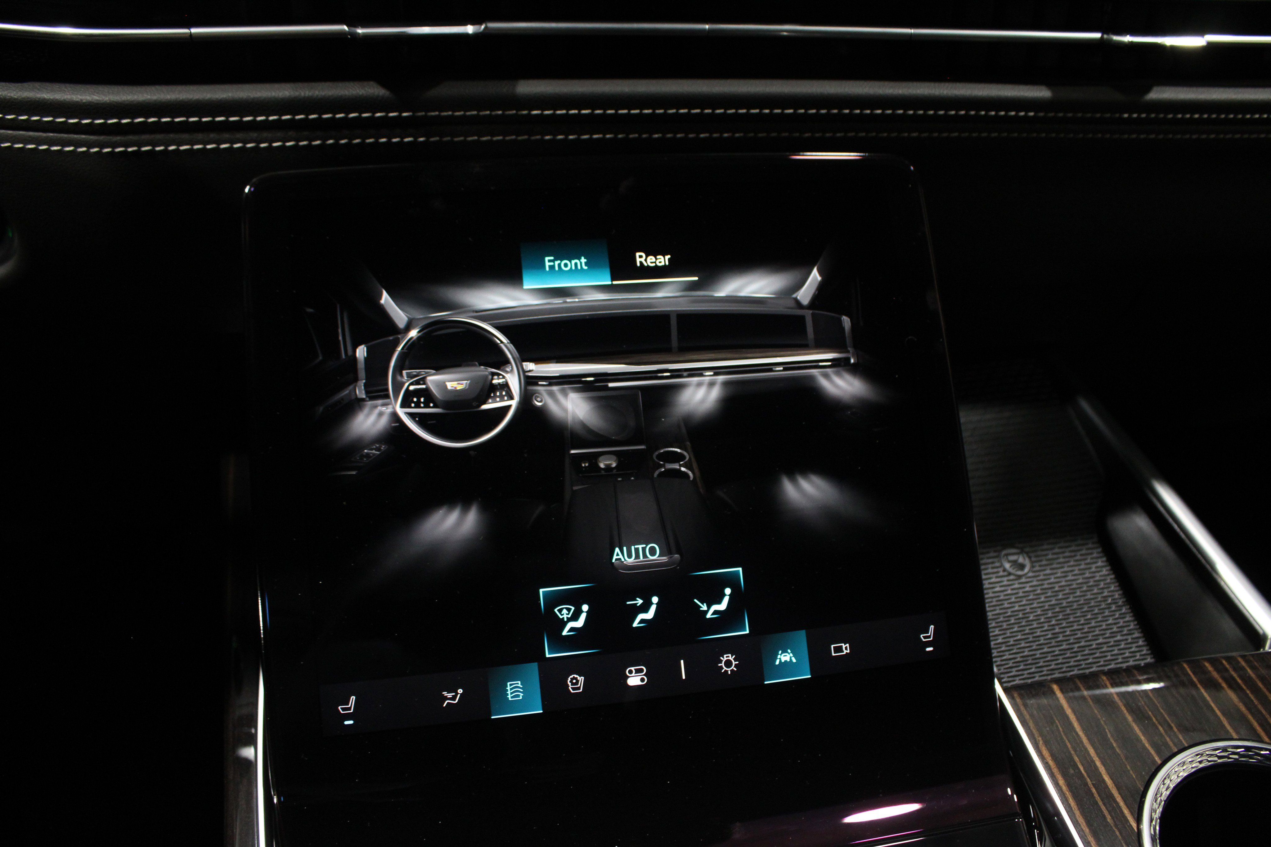 2025 Cadillac Escalade Premium Luxury photo 17