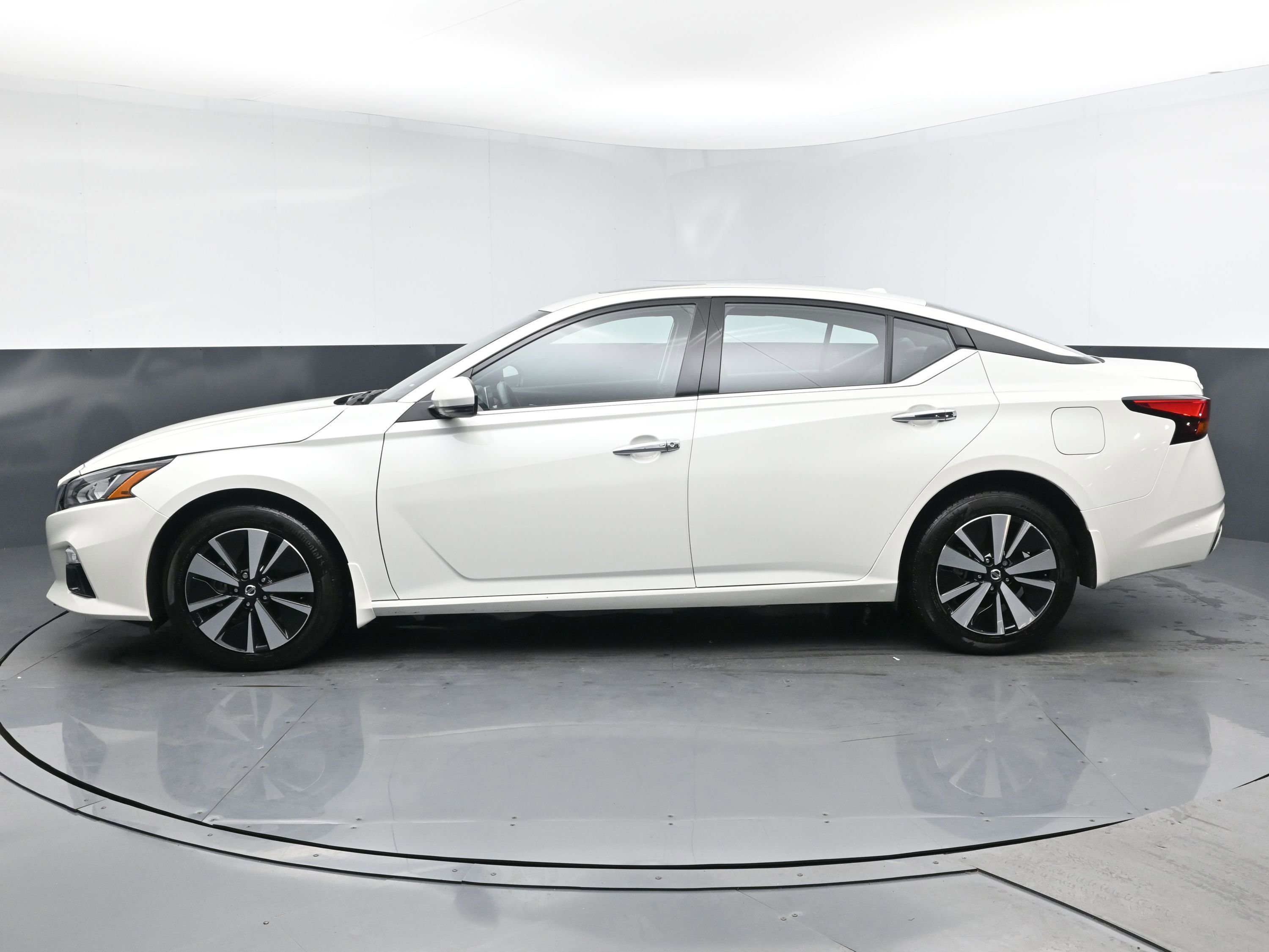 Used 2022 Nissan Altima SL with VIN 1N4BL4EW0NN420914 for sale in Freeport, NY