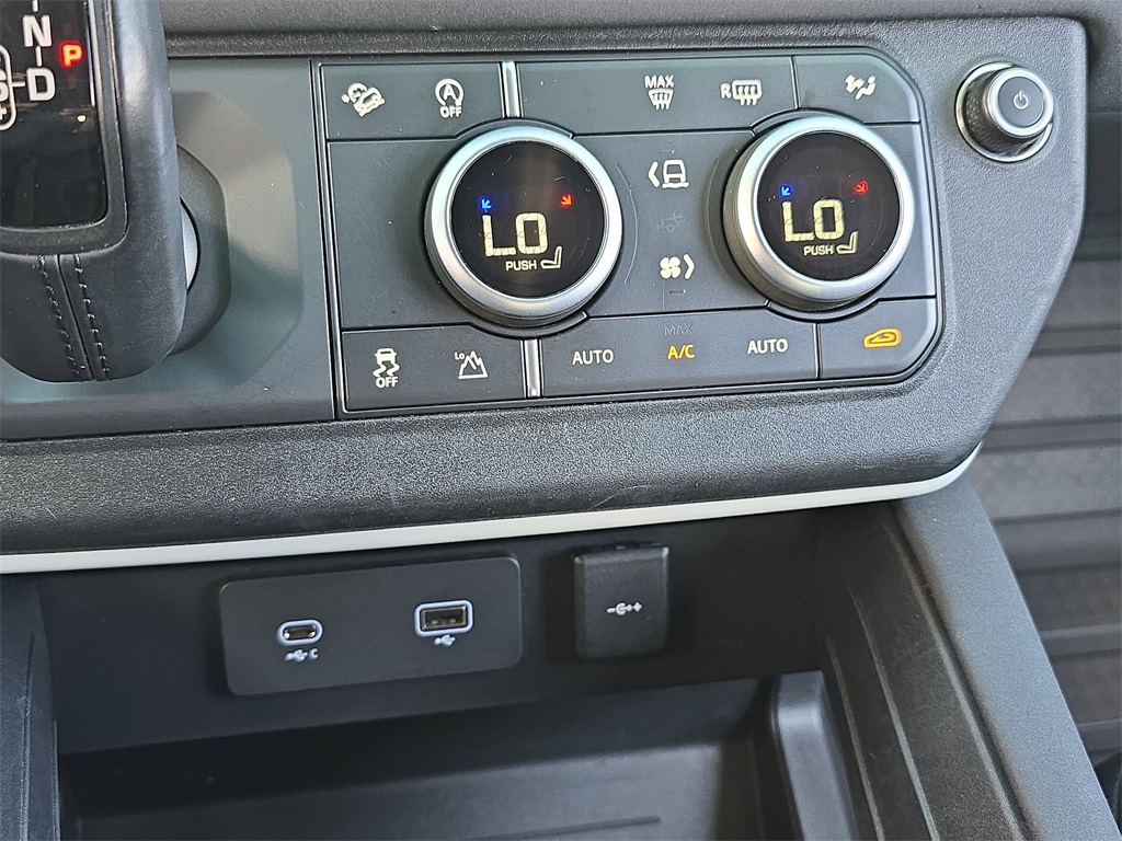 2022 Land Rover Defender 110 S photo 24