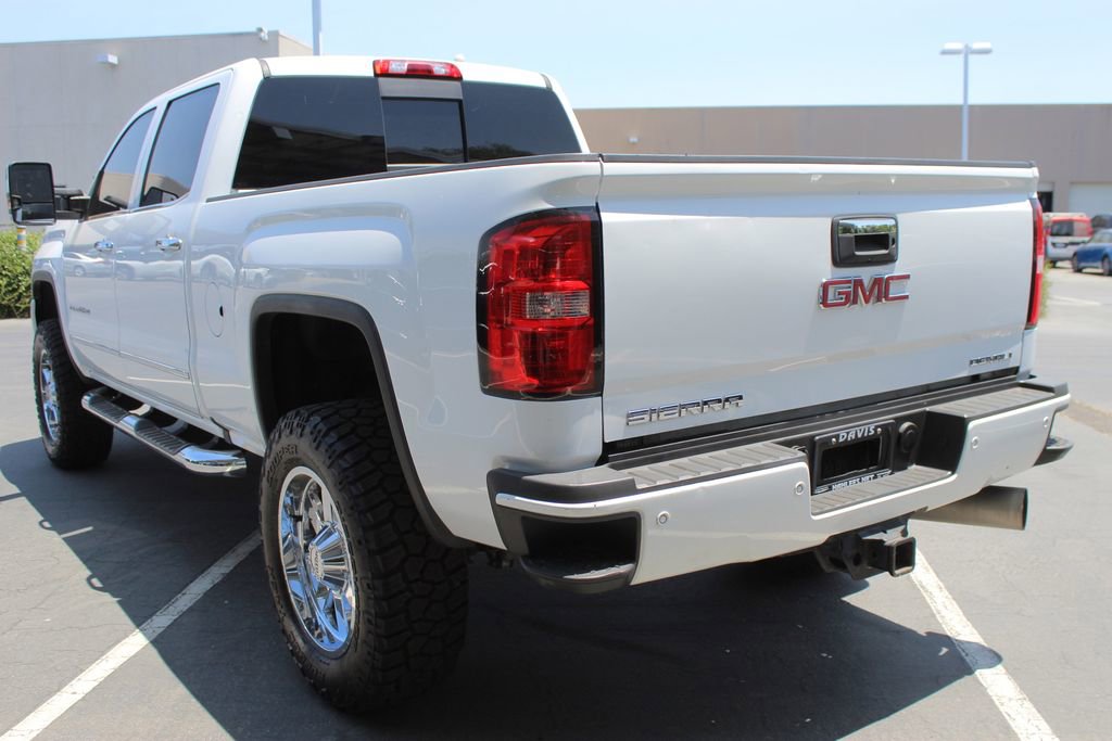 2017 Gmc Sierra 2500 HD Denali photo 8