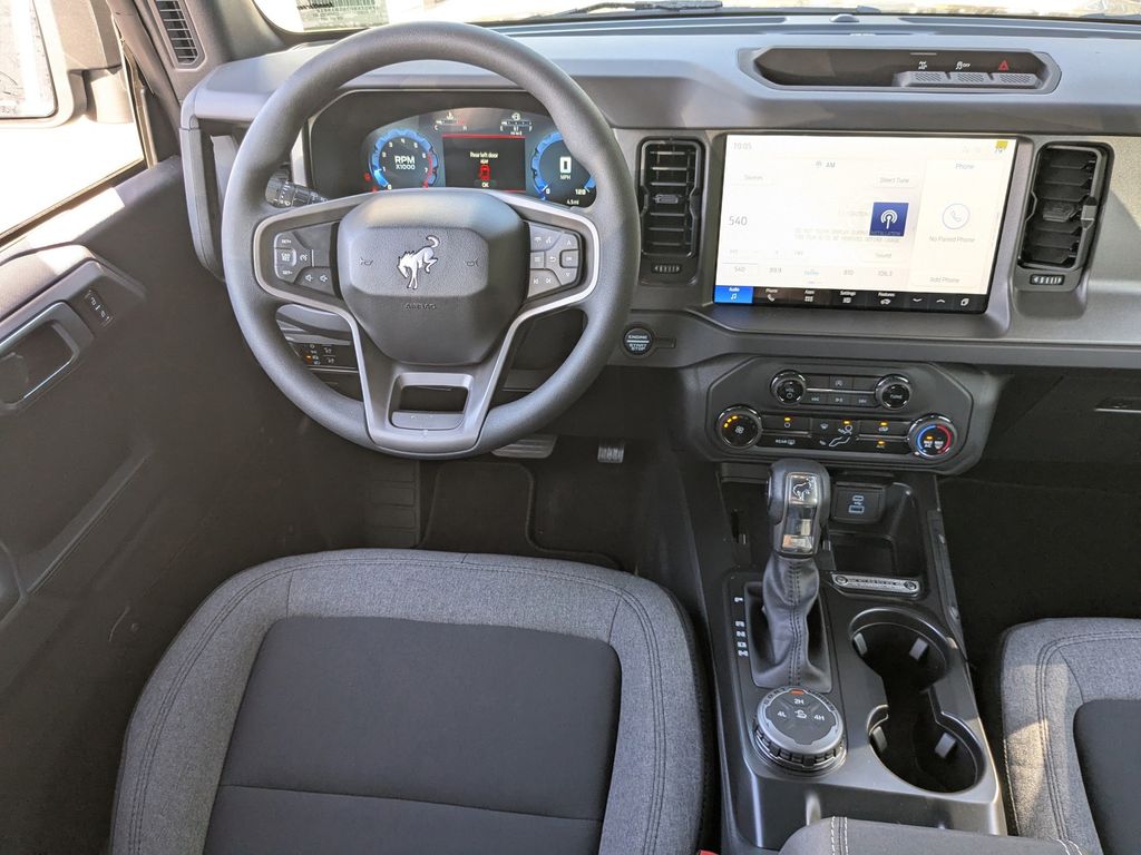 2025 Ford Bronco Base photo 16