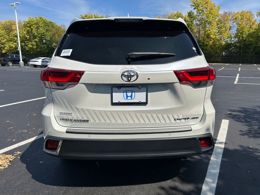2019 Toyota Highlander Limited photo 3