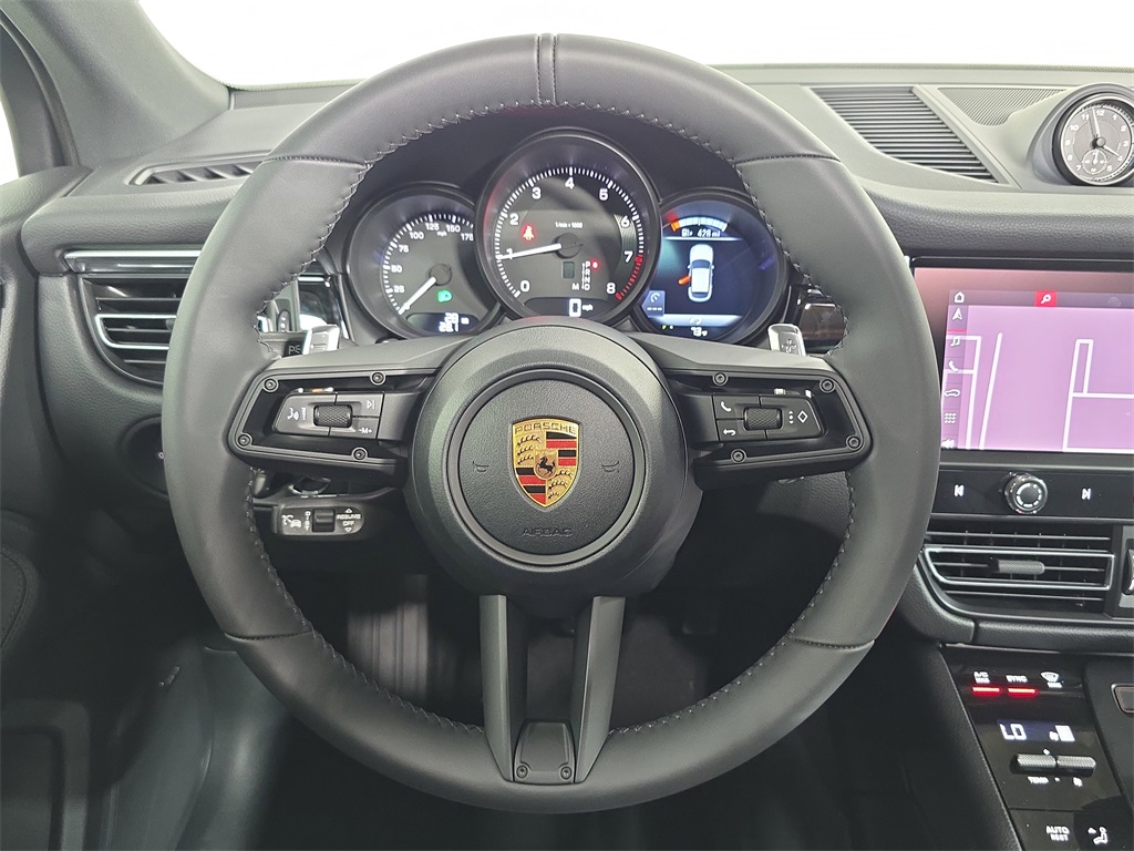 2026 Porsche Macan T photo 13