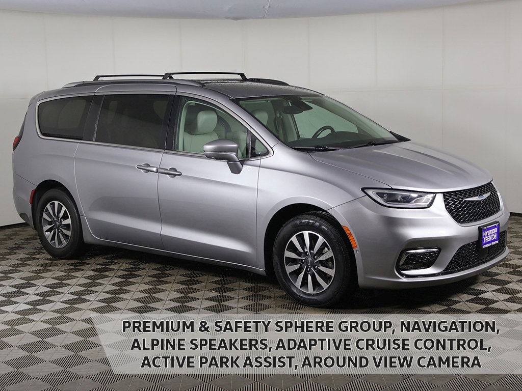 2021 Chrysler Pacifica Hybrid Touring L's photo