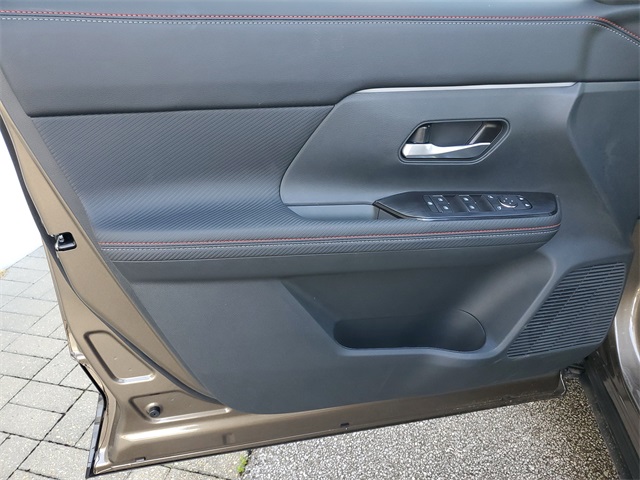 2025 Nissan Kicks SR photo 12