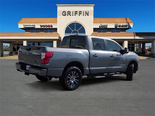 2023 Nissan Titan SV photo 3