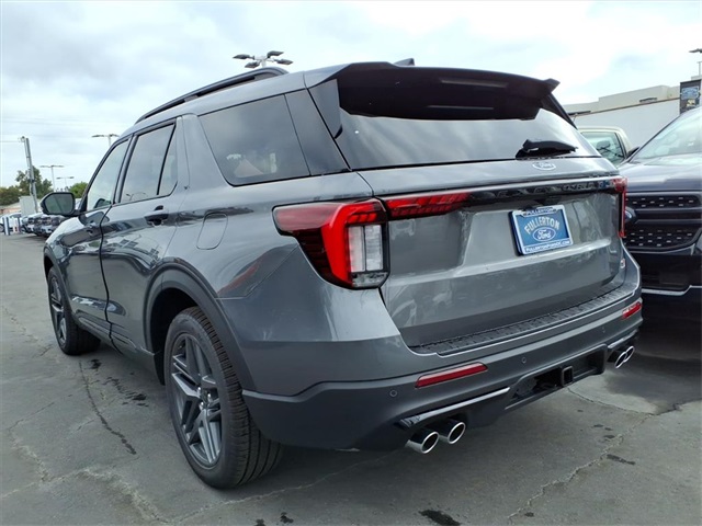 2025 Ford Explorer ST photo 2
