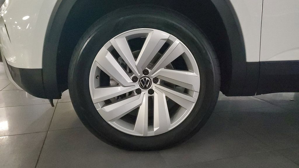 2022 Volkswagen Atlas Cross Sport V6 SE Technology photo 3