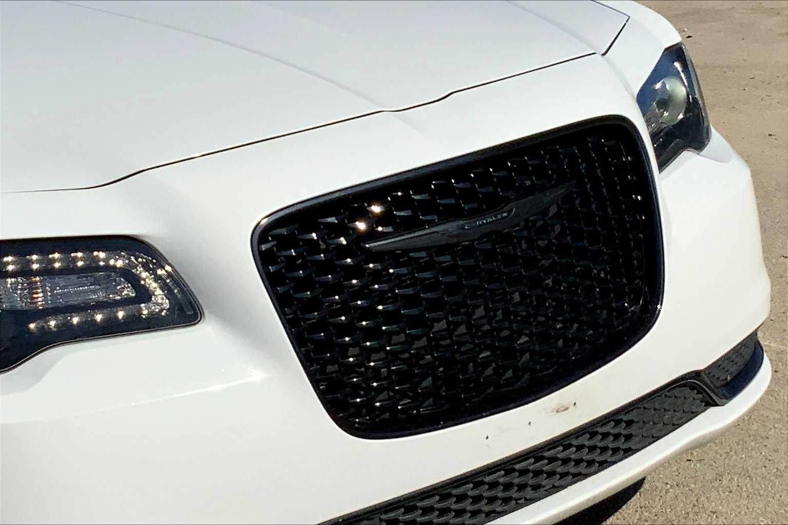 2021 Chrysler 300 Touring Limited photo 25