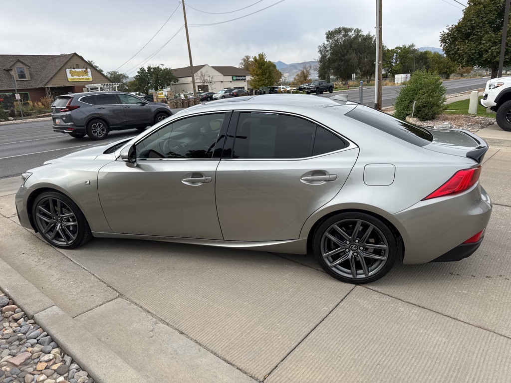 2018 Lexus IS 300 photo 4