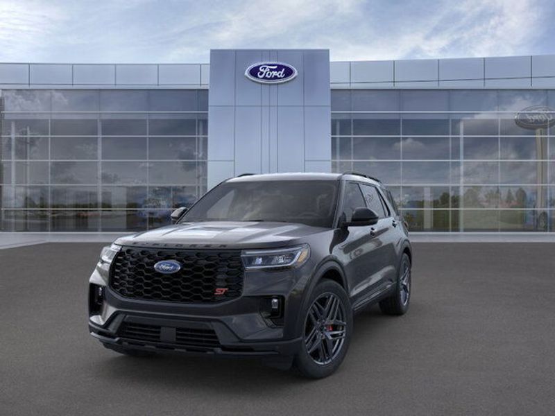2025 Ford Explorer ST photo 2