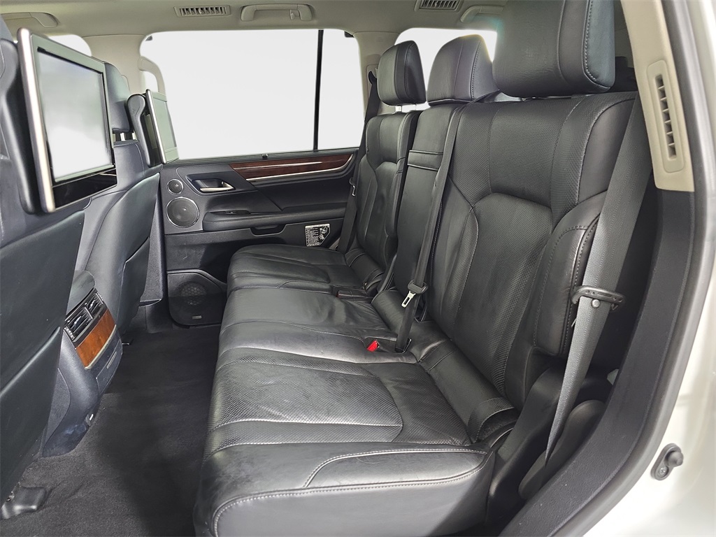 2020 Lexus LX 570 photo 12