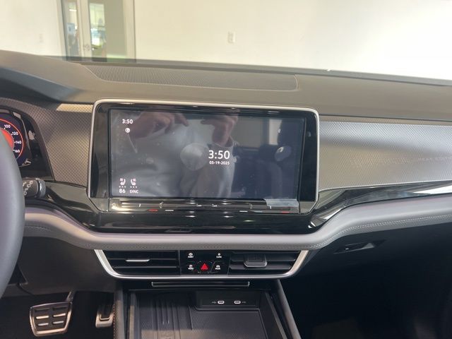 2025 Volkswagen Atlas Peak Edition SE photo 18