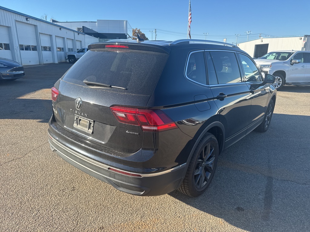 2023 Volkswagen Tiguan SE photo 3
