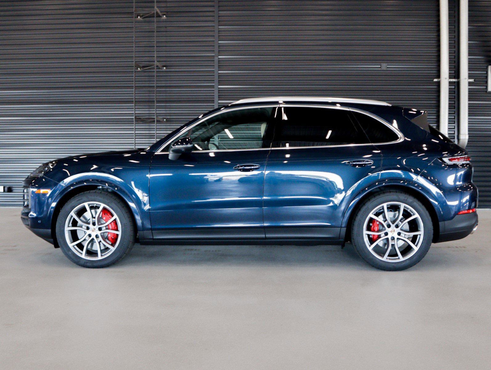 2025 Porsche Cayenne S photo 2