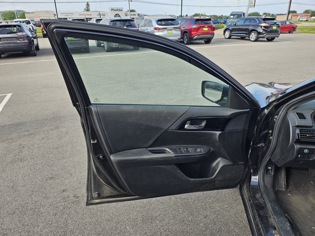 2016 Honda Accord LX photo 15