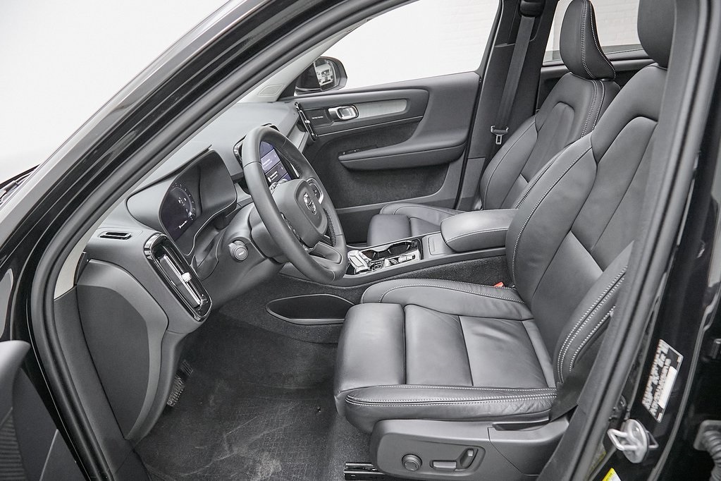 2024 VOLVO XC40 - Image 18