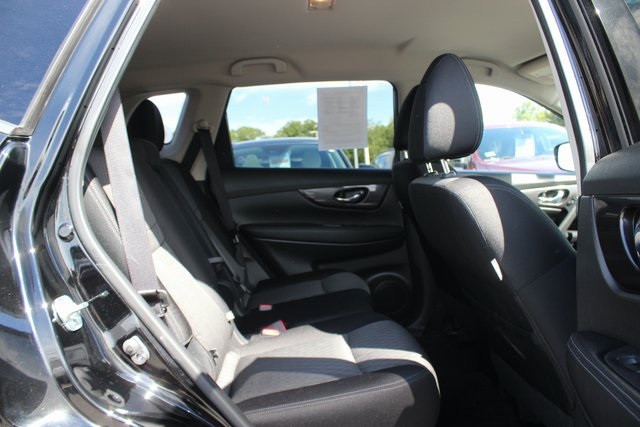 2019 Nissan Rogue SV photo 26
