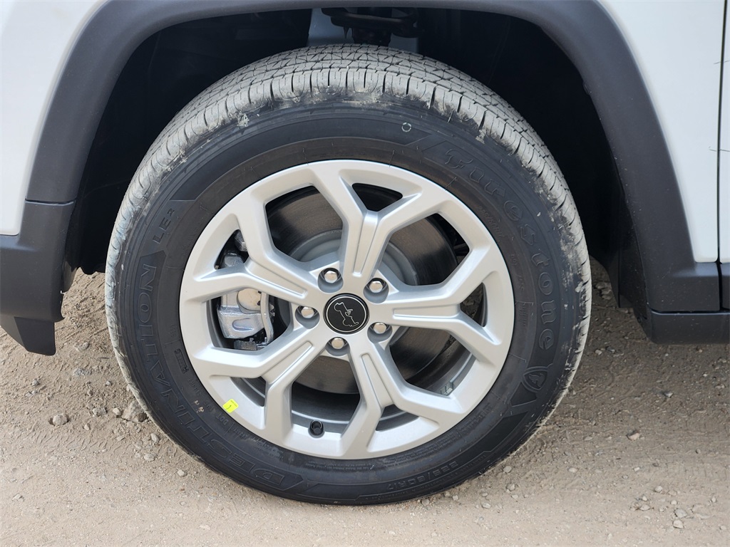 2026 Jeep Compass Latitude photo 3