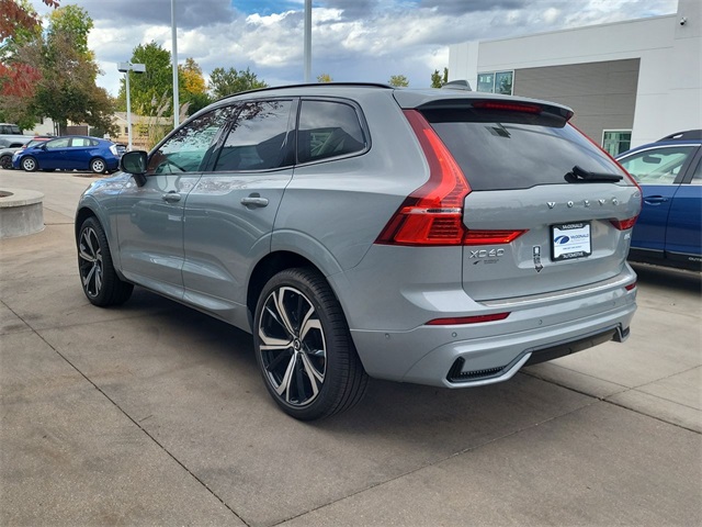 2025 Volvo XC60 B5 photo 3