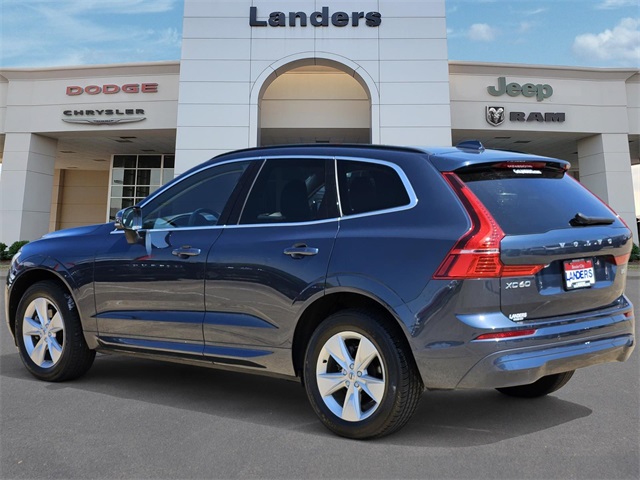2022 Volvo XC60 B5 Momentum photo 6