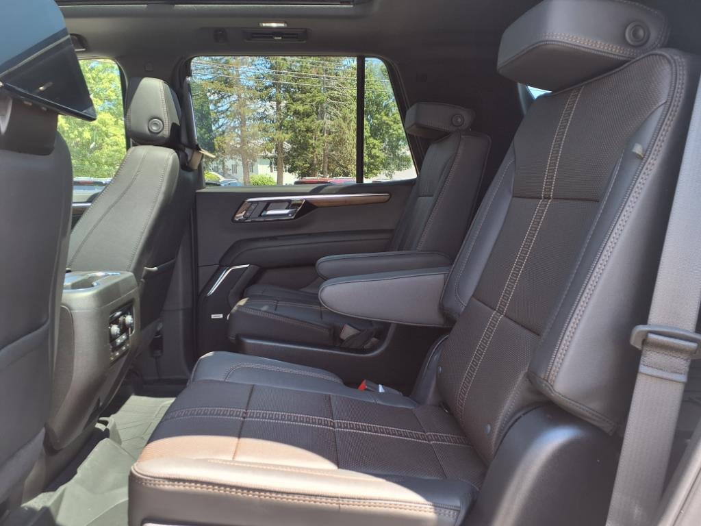 2025 Chevrolet Tahoe High Country photo 14