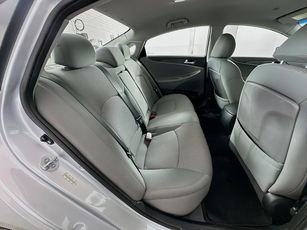 2011 Hyundai Sonata GLS photo 22