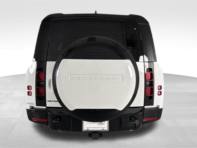2025 Land Rover Defender 130 X-Dynamic SE photo 5