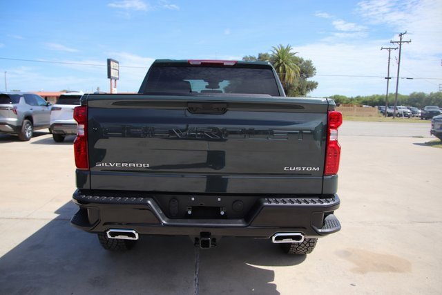 2025 Chevrolet Silverado 1500 Custom Trail Boss photo 2