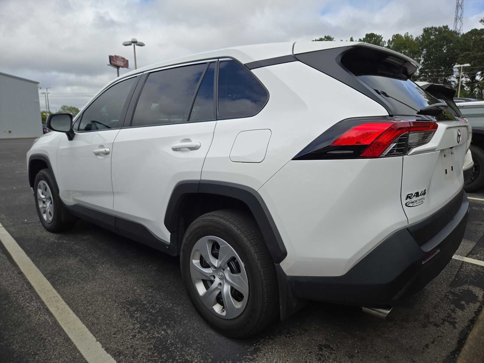 2024 Toyota RAV4 LE photo 4