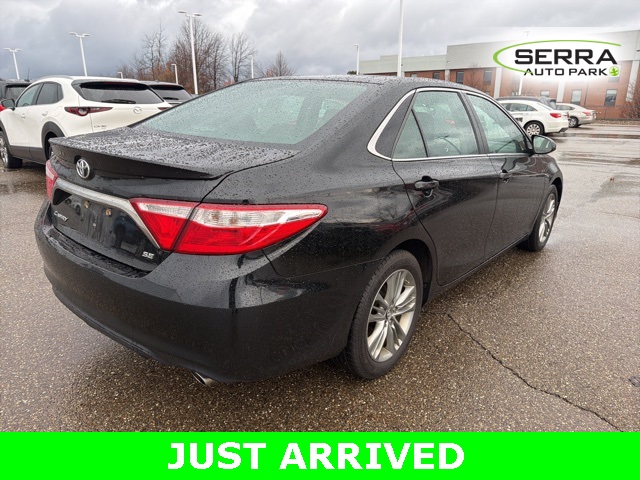2015 Toyota Camry SE photo 3