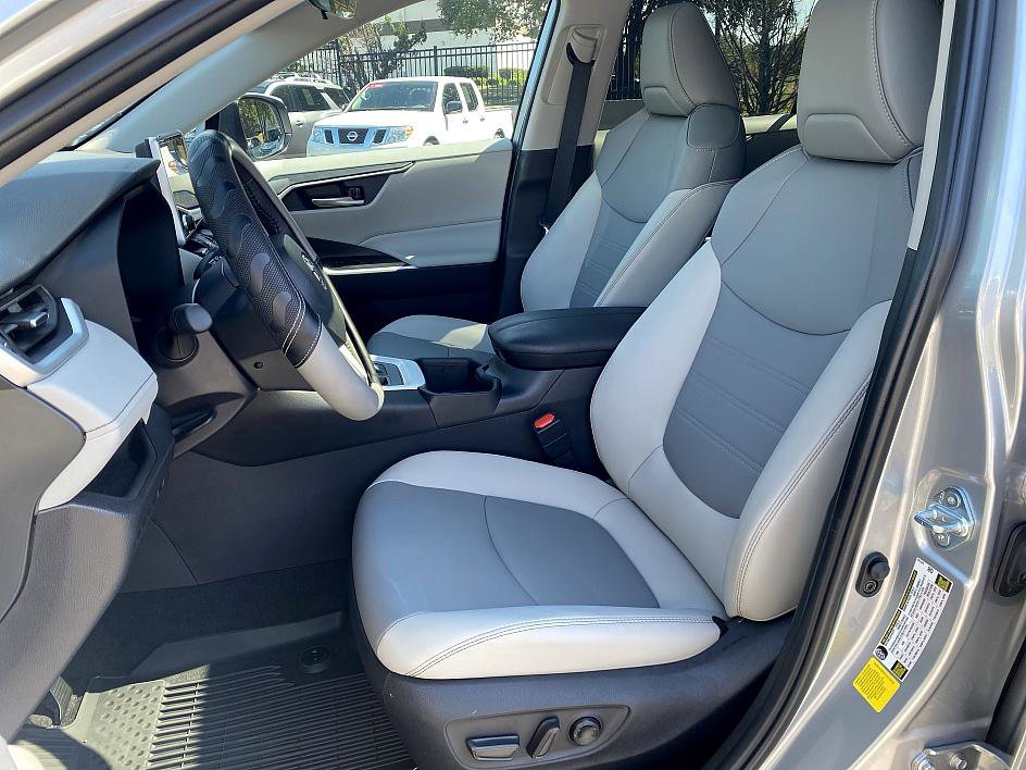 2025 Toyota RAV4 XLE Premium photo 14