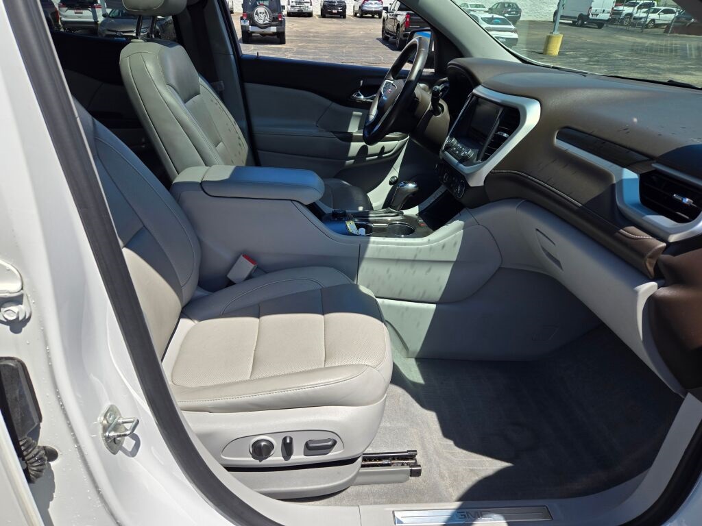 2017 Gmc Acadia SLT photo 4