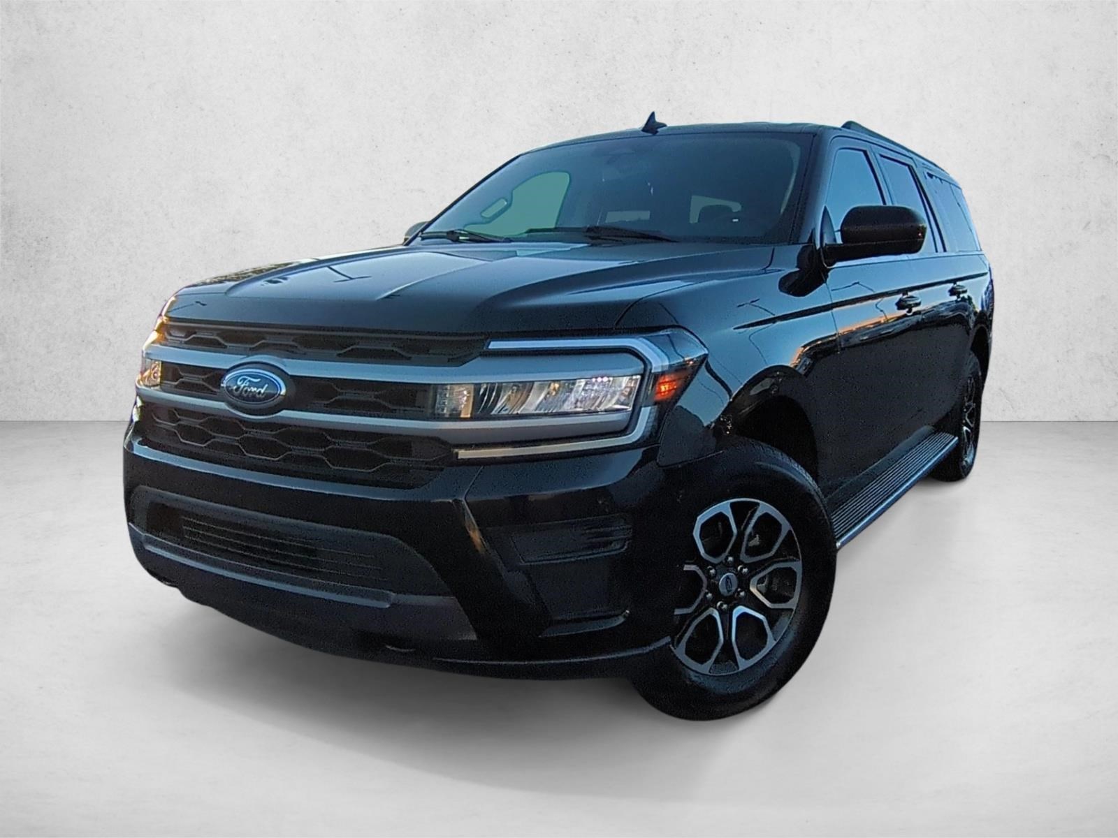 2023 Ford Expedition XLT's photo