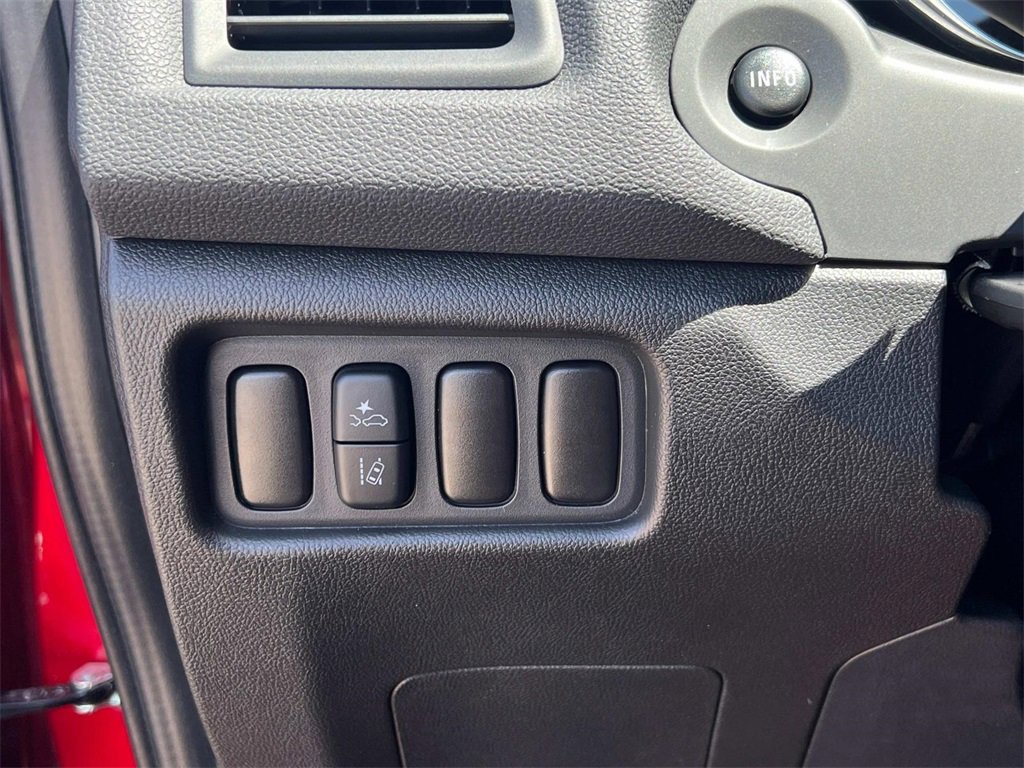 2025 Mitsubishi Outlander S photo 23