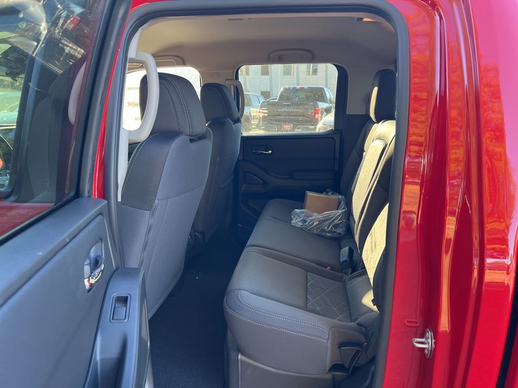 2025 Nissan Frontier SV photo 14